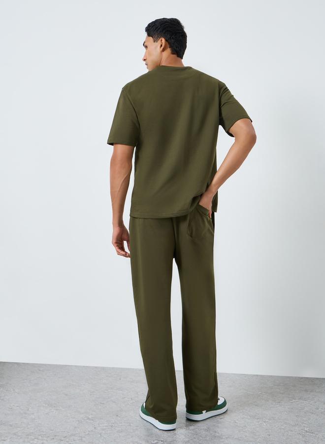 ستايلي طقم منسق من تيشيرت وبنطال للرجال - Image 5